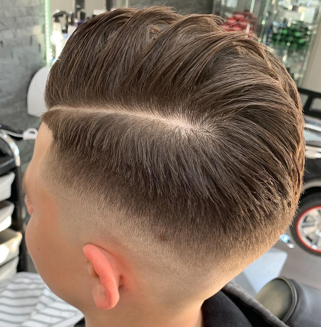 Klassieke side part, geknipt in de zaak